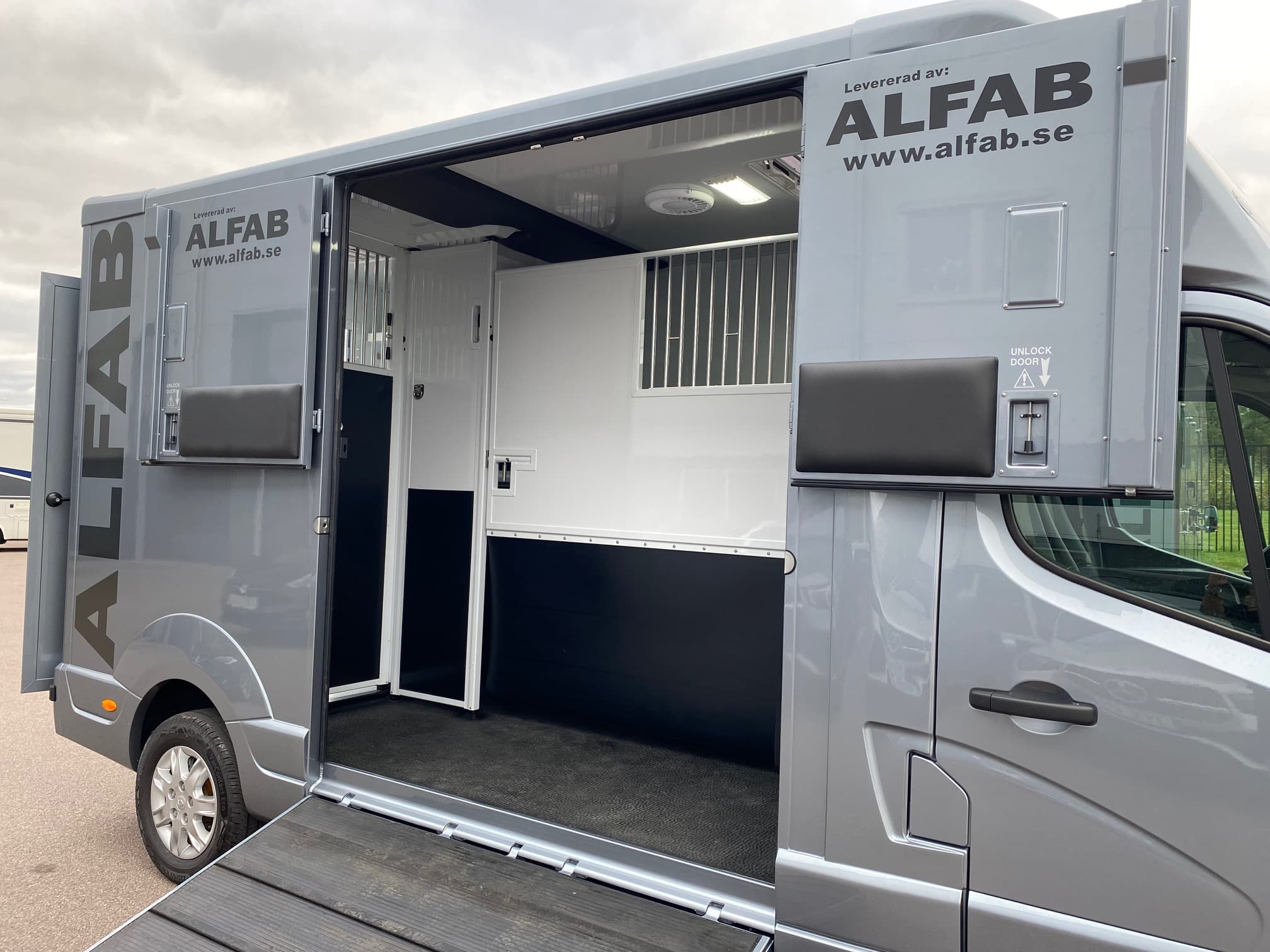 MTM Hästlastbil 3-sits