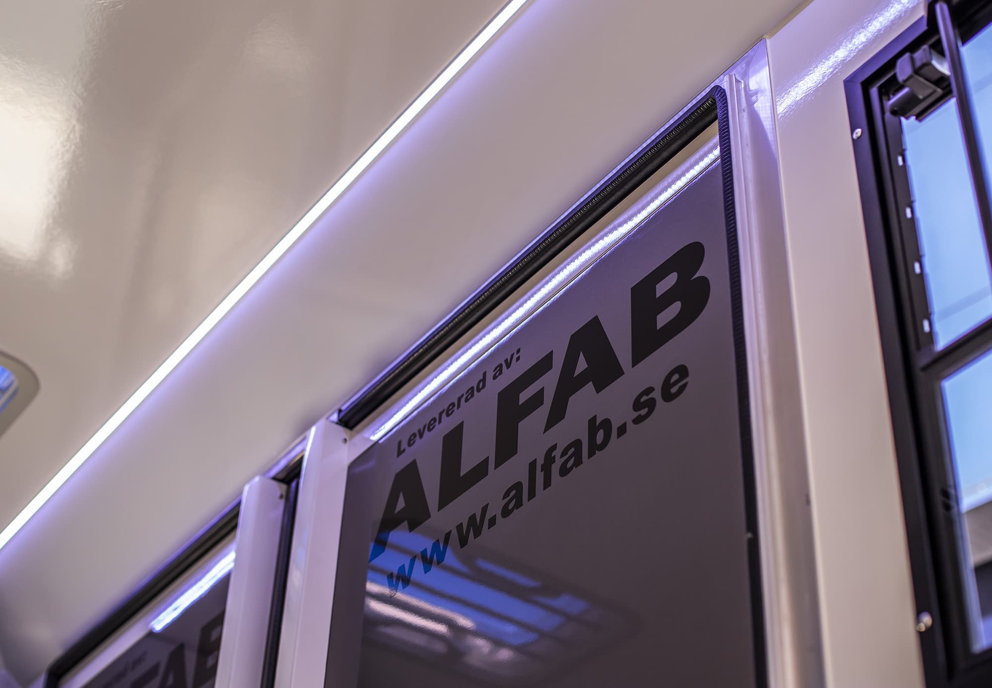ALFAB Hästlastbilar - ALFAB Standard - Lackerad inredning