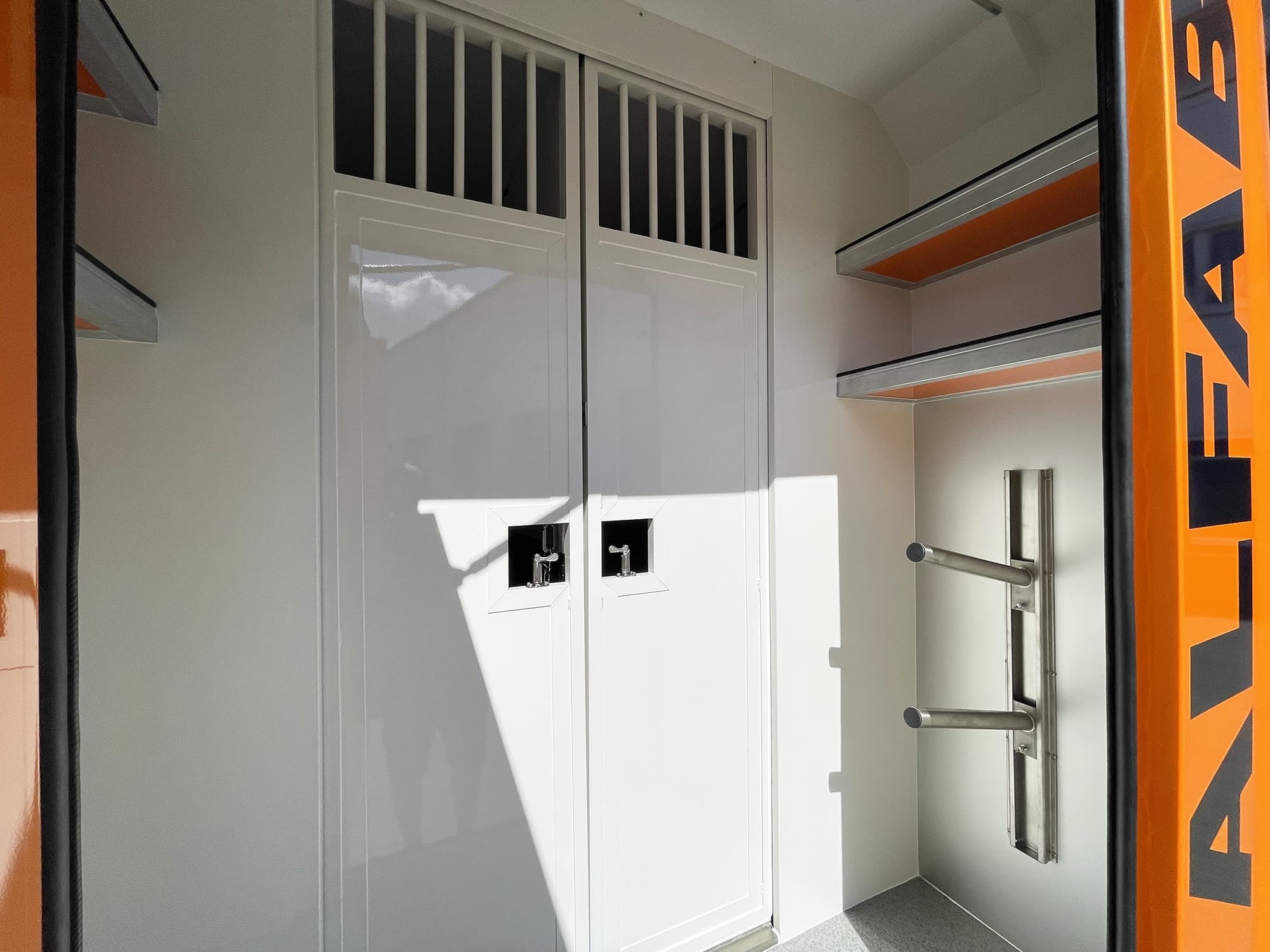 ALFAB Hästlastbilar - ALFAB Standard - Skjutdörrar