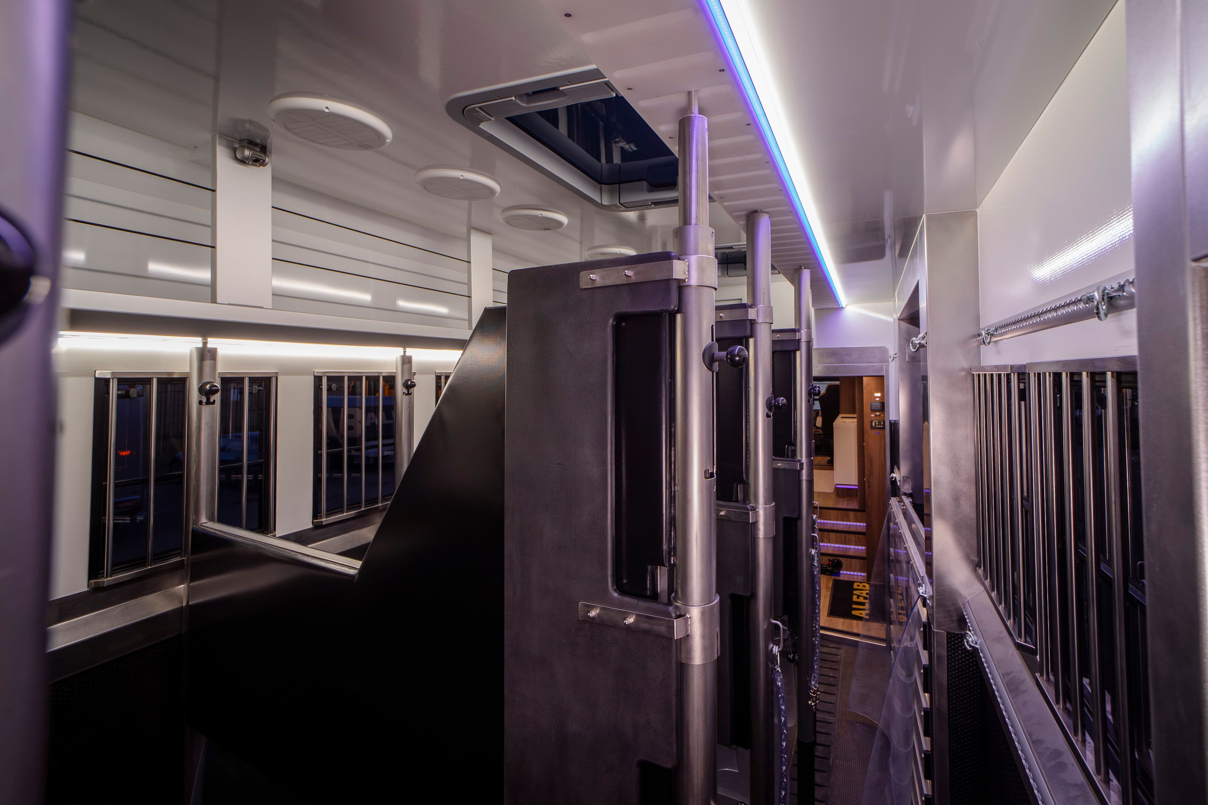 ALFAB Hästlastbil Professional